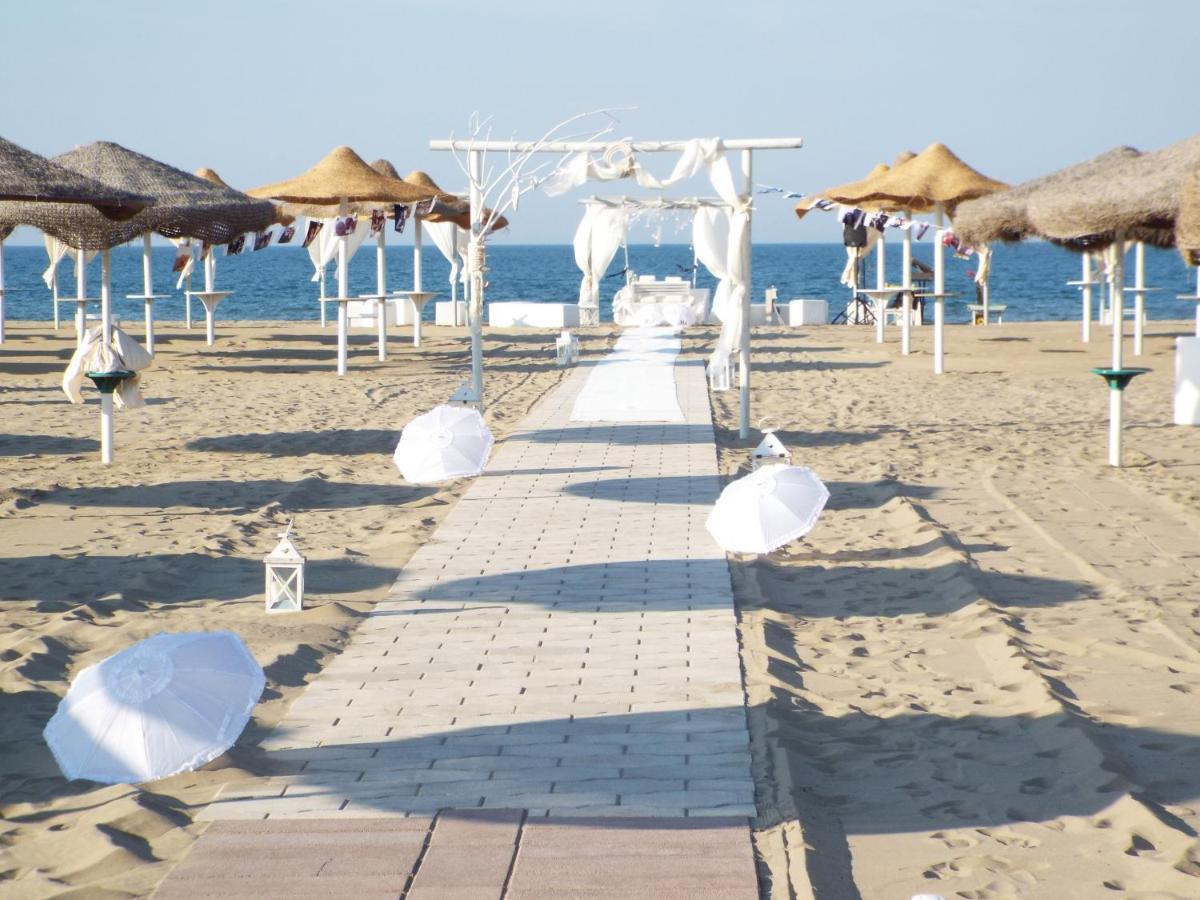 Torquemada Beach Club Маргерита-ди-Савойя Экстерьер фото