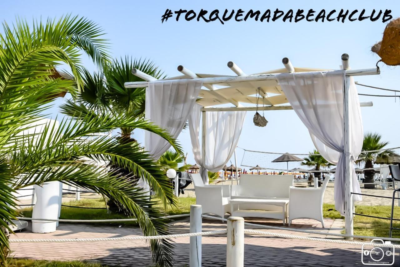 Torquemada Beach Club Маргерита-ди-Савойя Экстерьер фото