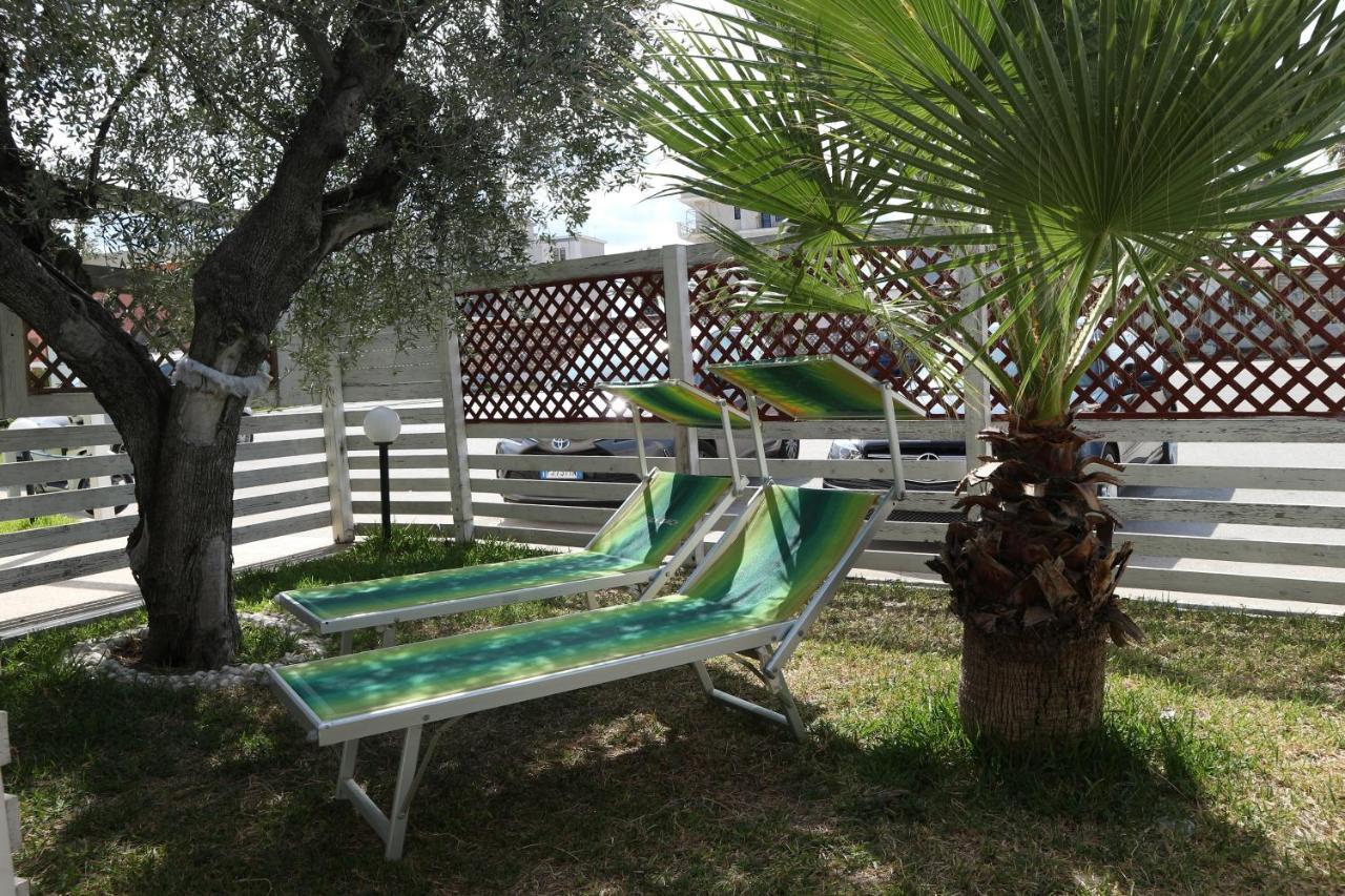 Torquemada Beach Club Маргерита-ди-Савойя Экстерьер фото