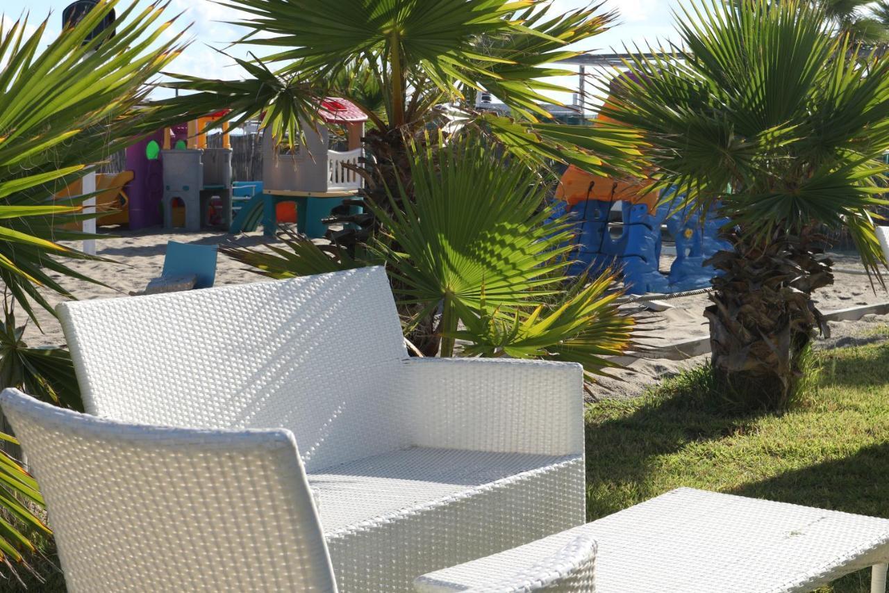 Torquemada Beach Club Маргерита-ди-Савойя Экстерьер фото