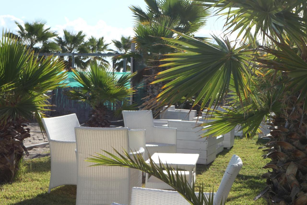 Torquemada Beach Club Маргерита-ди-Савойя Экстерьер фото
