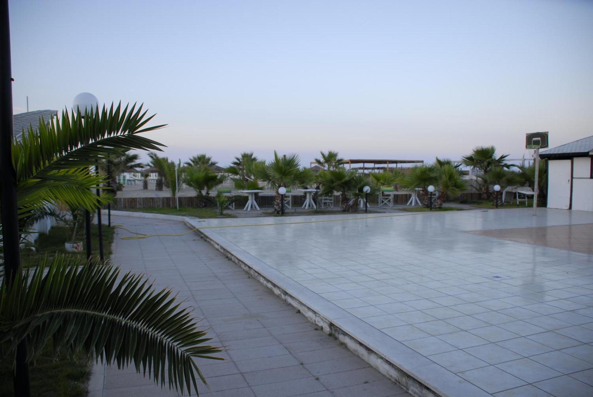 Torquemada Beach Club Маргерита-ди-Савойя Экстерьер фото